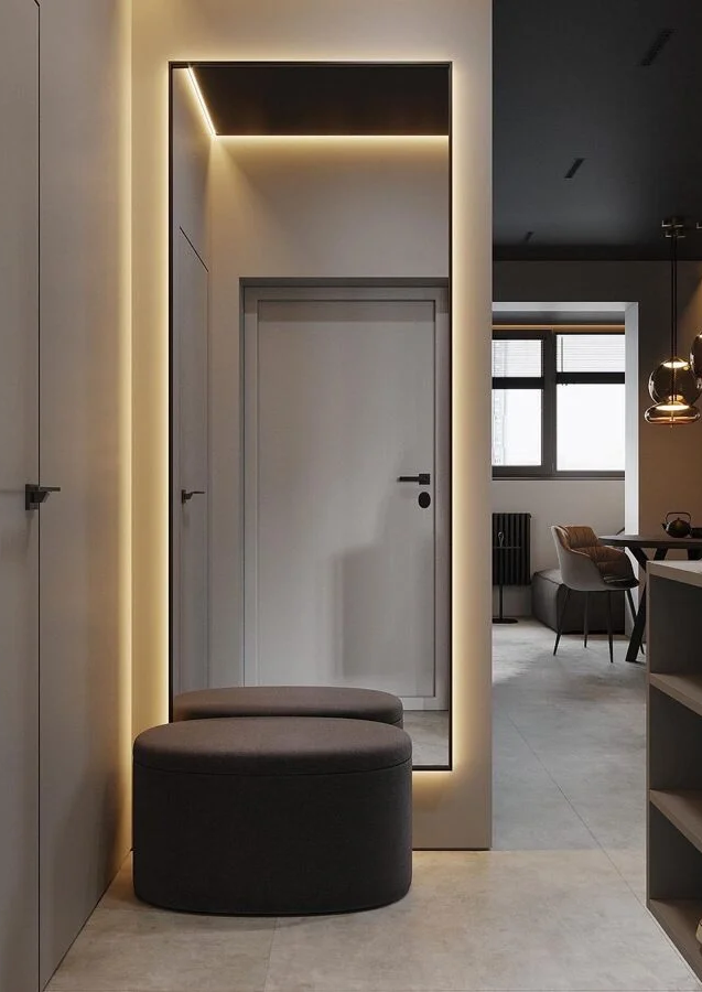 29. REKTANGULÆRT SPEIL MED DEKORATIV RAMME OG BELYSNING